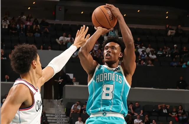 世界杯官方app-剧本杀！外来和尚凌驾本土一哥 塞克斯顿2转变让“三球”成替补|黄蜂|骑士|詹姆斯-布克奈特|科林-塞克斯顿|科林·塞克斯顿_新浪体育_新浪新闻