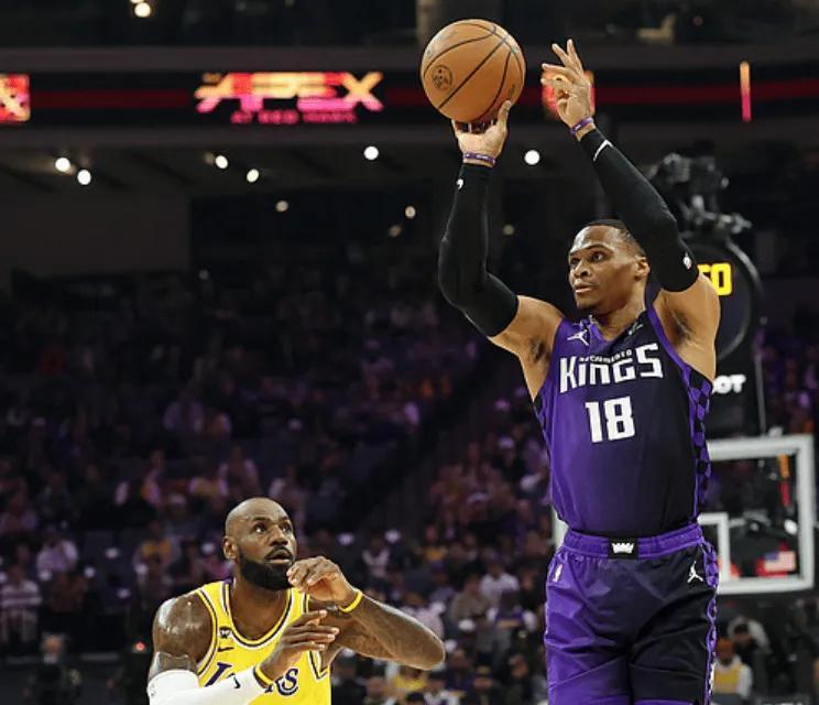 世界杯手机观看-湖人112-124国王遭4坏消息！艾顿仍低迷，配角起伏大，攻守全崩！