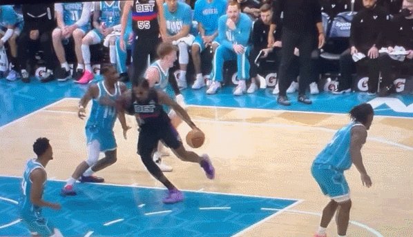 世界杯直播入口-活塞黄蜂爆发群殴惊动警察 斯图尔特再现蛮牛冲撞