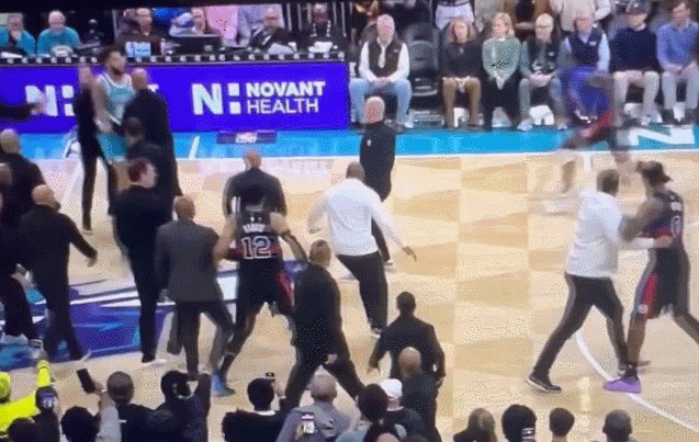 世界杯直播入口-活塞黄蜂爆发群殴惊动警察 斯图尔特再现蛮牛冲撞