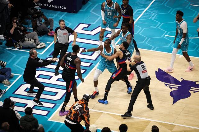 世界杯直播入口-活塞黄蜂爆发群殴惊动警察 斯图尔特再现蛮牛冲撞